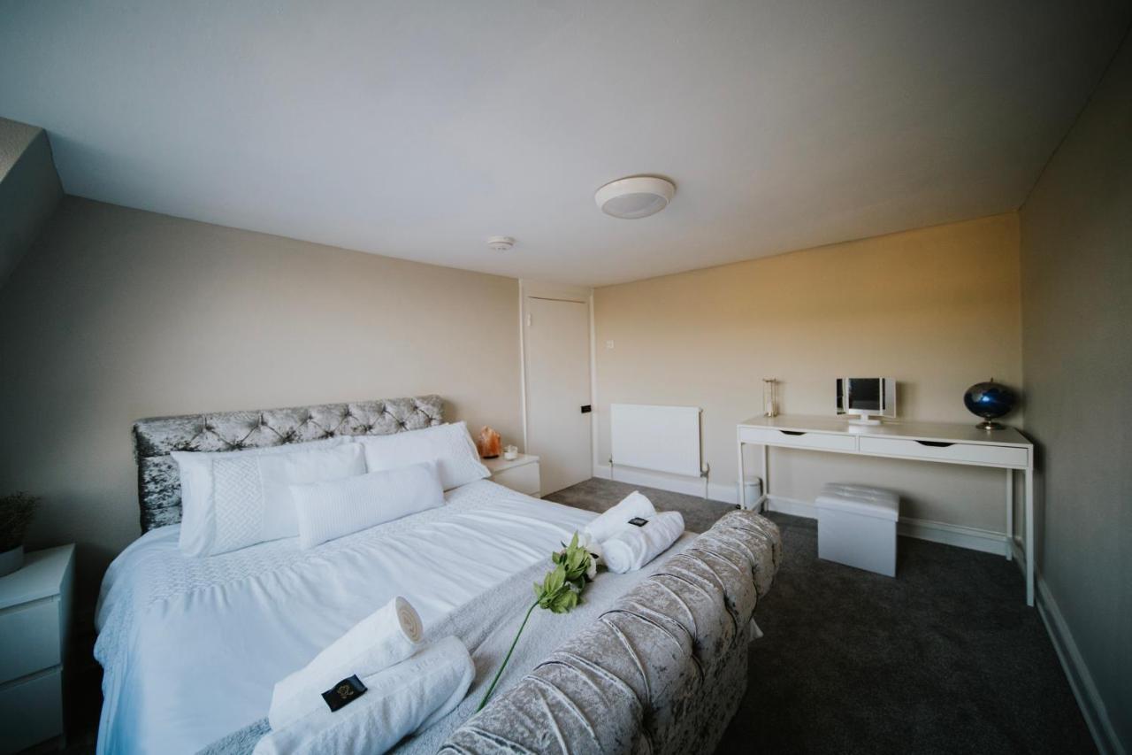 Ferienwohnung Roman Penthouse- City Skyline Views, 4K Tvs, 5G Wifi And More! Bath Exterior foto